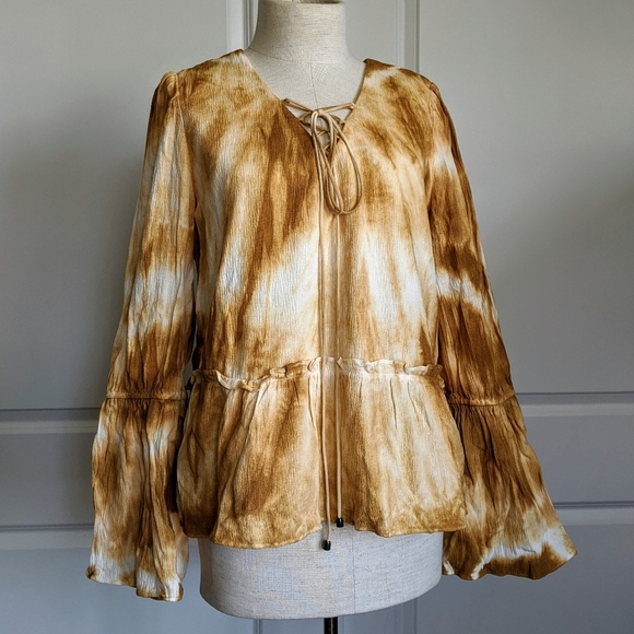 Moon River Blouse V-Neck Lace Up Tie Dye Long Sleeve Bell Cuffs Camel M NWT - Picture 3 of 15